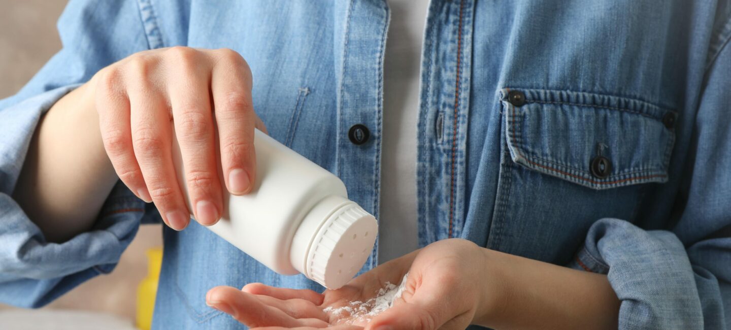 Talc pour bébé naturel : une recette de poudre pour bébés sans danger