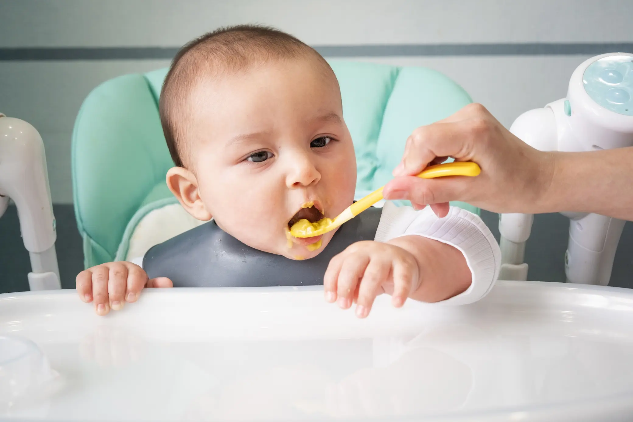 Les horaires de repas chez un bébé de 4 mois may app santé