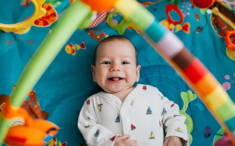 premier sourire bébé