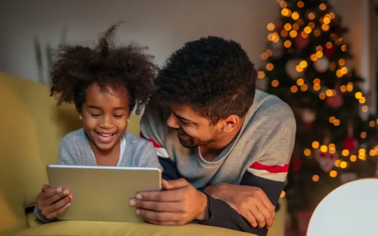 Dessins animés et bébé : quand et comment commencer ? May app santé