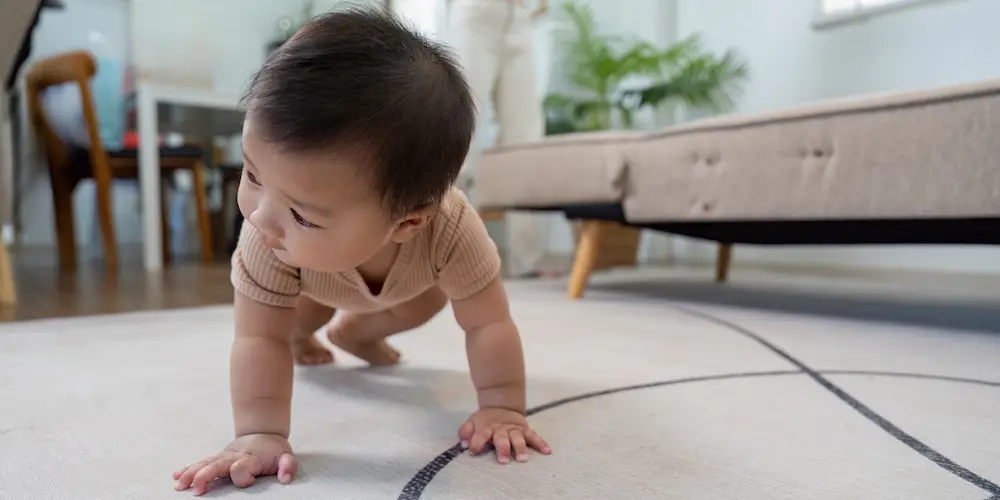 At what age does a baby start crawling? 1 At what age does a baby start crawling? - May App Health