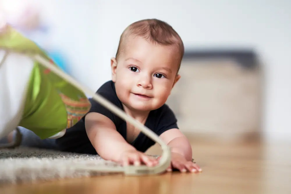 At what age does a baby start crawling? 3 At what age does a baby start crawling? - May App Health