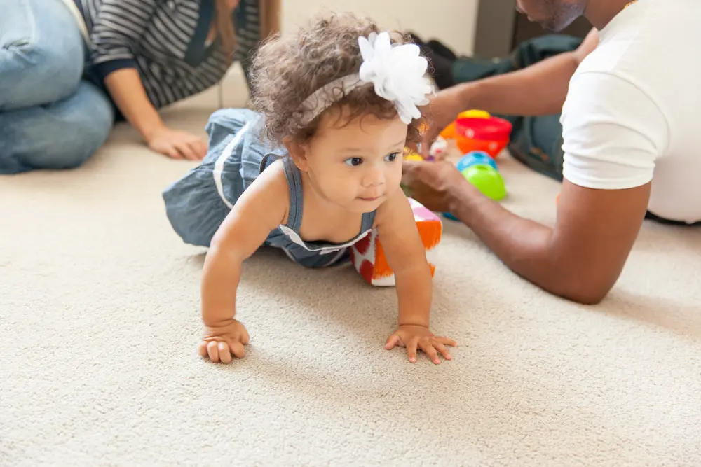 At what age does a baby start crawling? 4 At what age does a baby start crawling? - May App Health