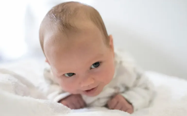 Gazouillis bébé : des premiers sons aux premiers mots may app santé