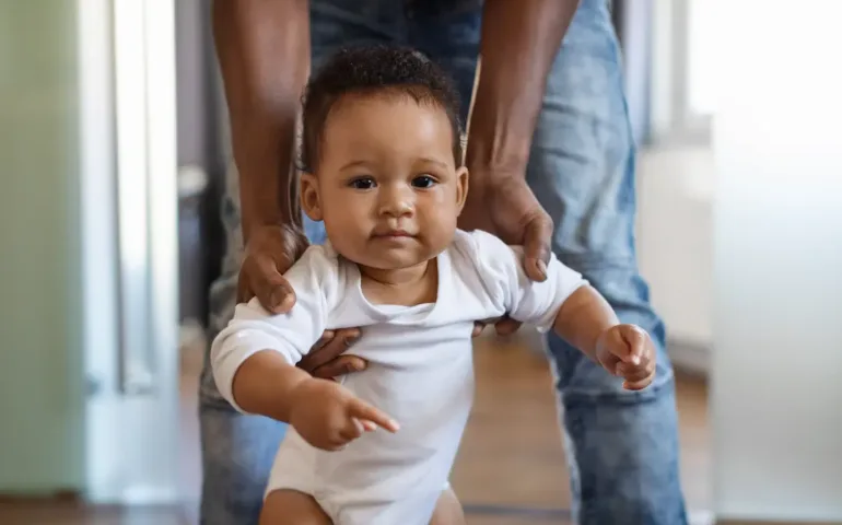 9 months baby: awakening and development - May App Santé