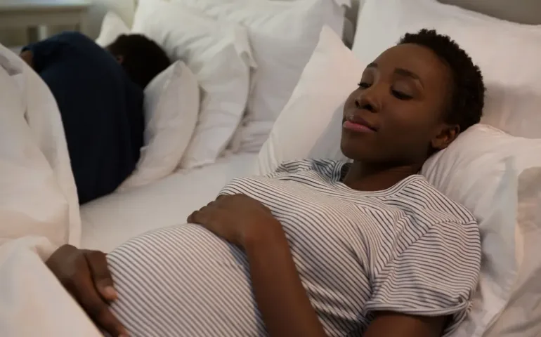 Positions pour dormir enceinte : guide pratique may app santé