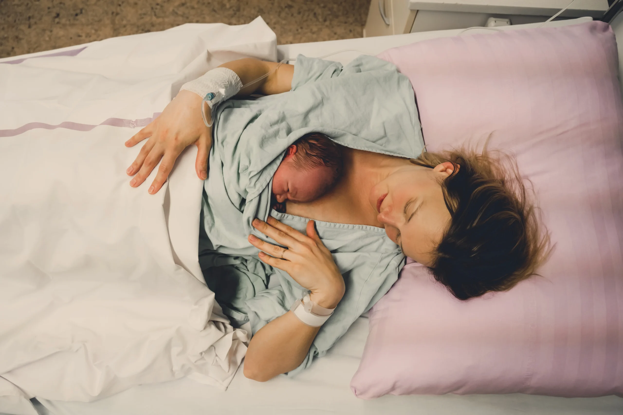 peau à peau bébé