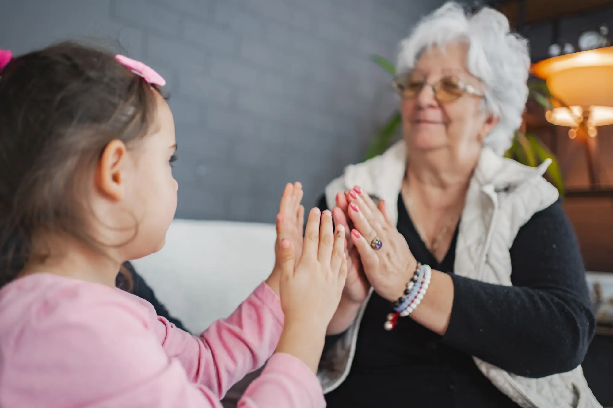 Fête des grands-mères 2025 : date, signification et tradition may app santé