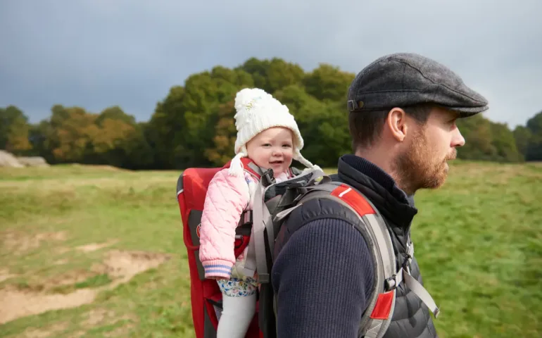 Porte bébé dorsal : conseils pratiques may app santé