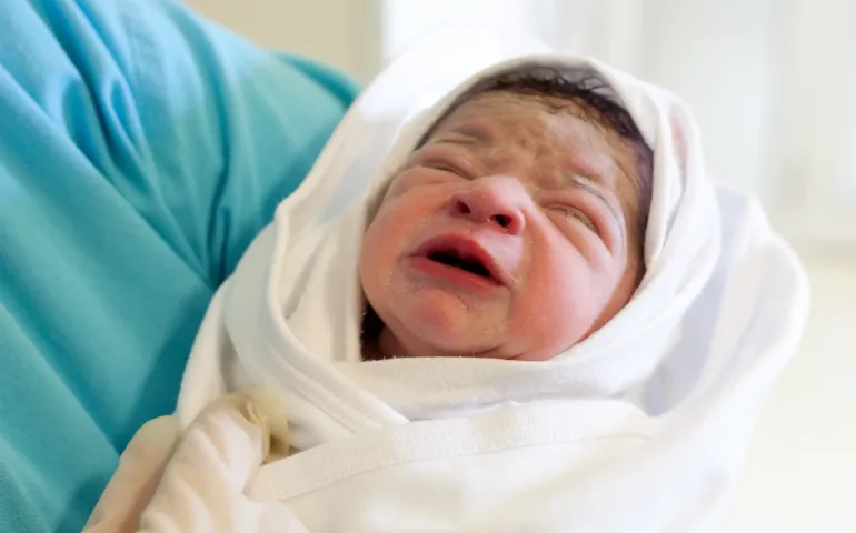 Vernix bébé : un véritable bouclier naturel may app santé