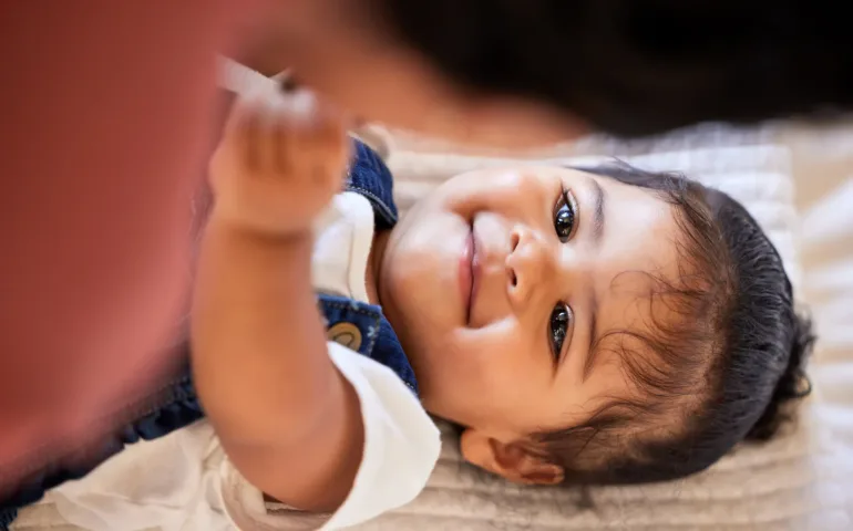 À quel âge un bébé reconnaît son prénom ? may app santé