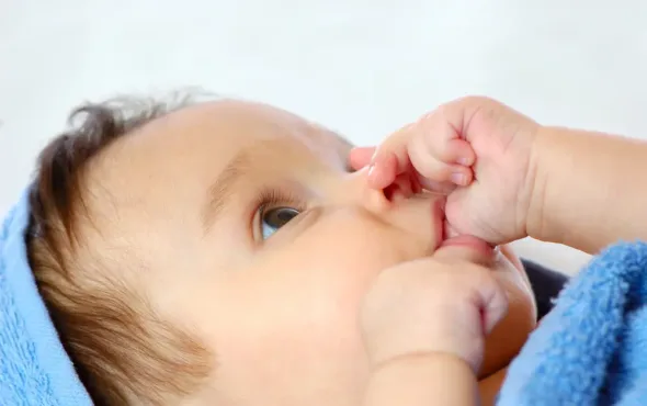 Sucer le pouce : quelles conséquences chez l’enfant ? - May Santé App