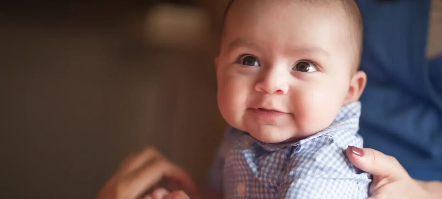 Bébé mois par mois : guide complet de développement may app santé