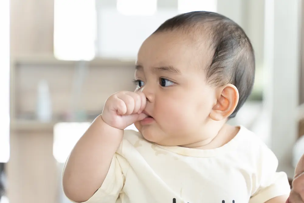 Sucer le pouce : quelles conséquences chez l’enfant ? - May Santé App