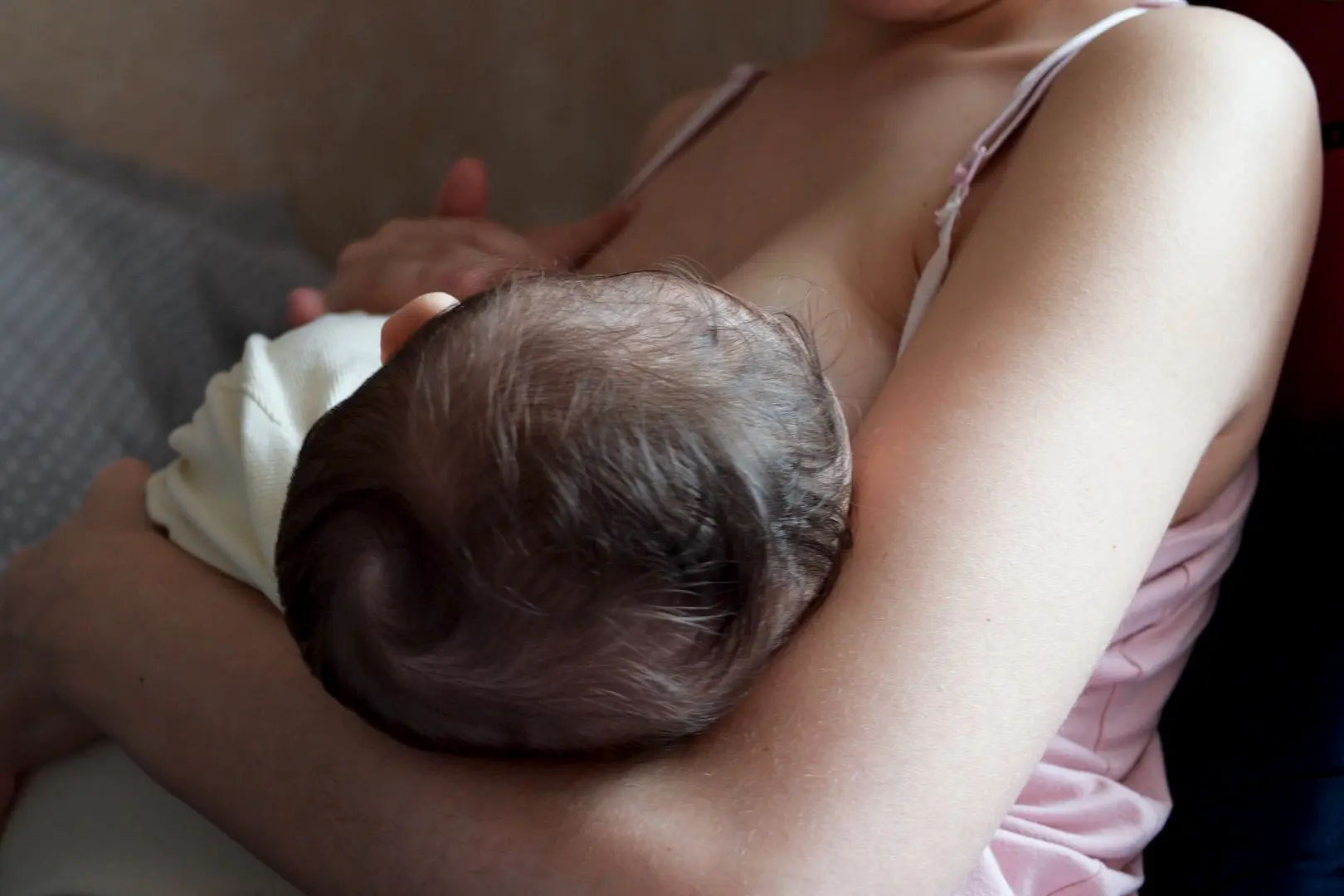 Plaque rouge au sein et allaitement : que faire ? may app santé