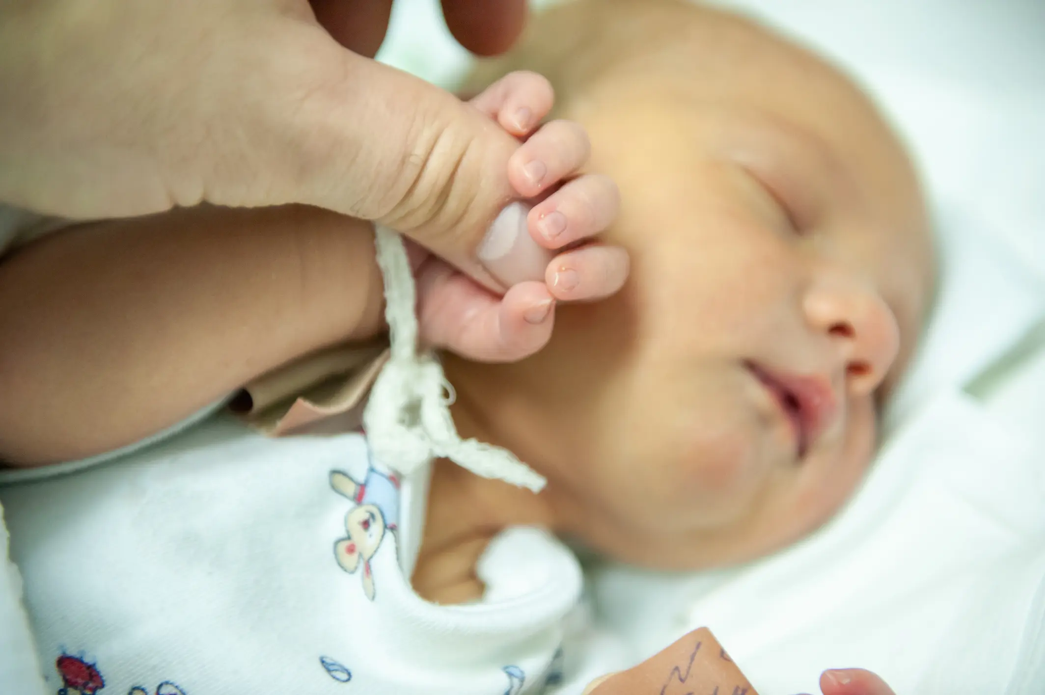 Cordon ombilical qui sent mauvais : causes et solutions may app santé