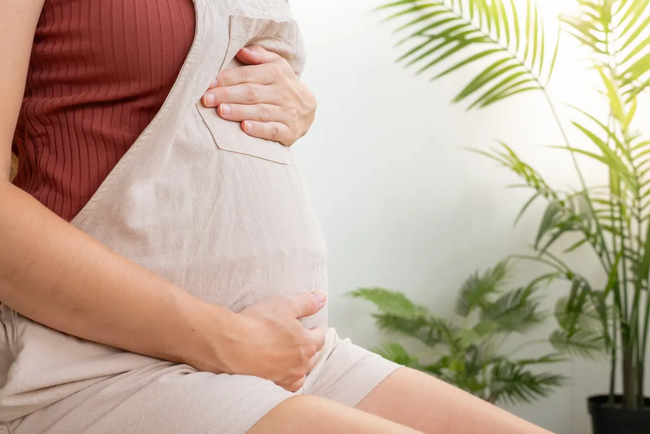 Coliques en début de grossesse : causes et solutions may app santé