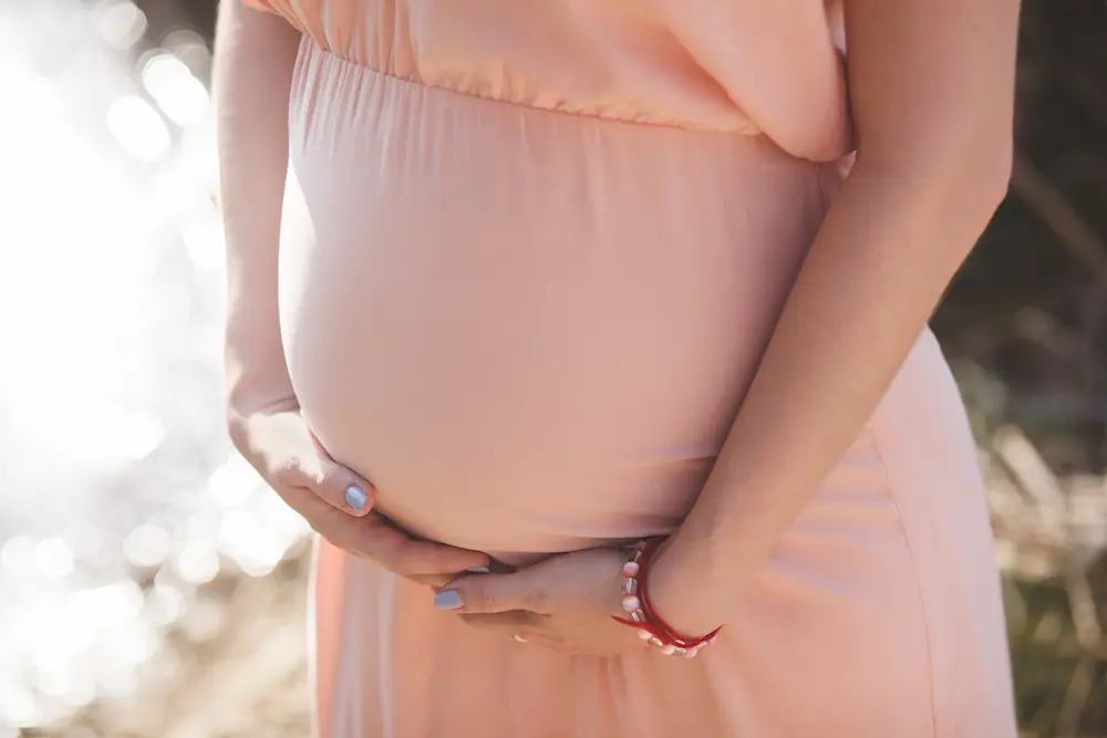 Envie d'uriner fréquente et ventre gonflé pendant la grossesse - May App Santé