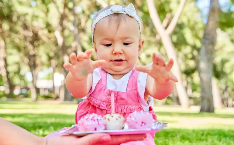 Bébé un an : tout ce que vous devez savoir - May App Santé