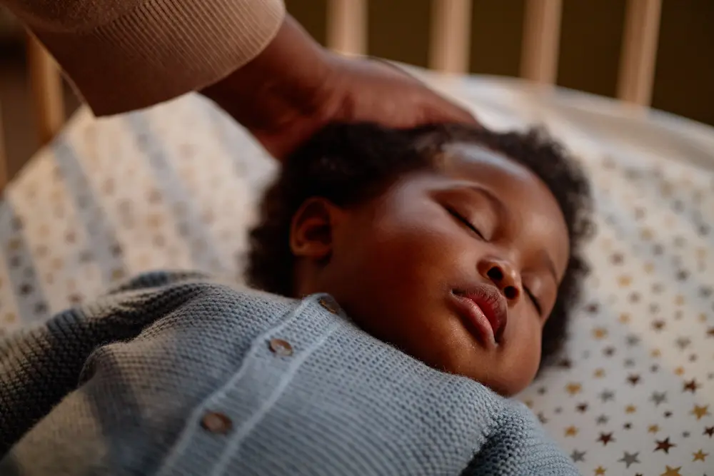 Spasme bébé qui dort : comprendre ce phénomène - May App Santé