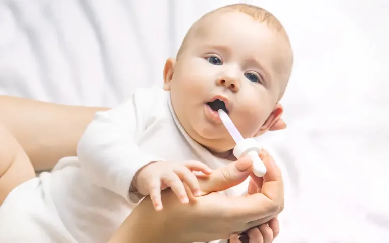 Comment donner un antibiotique à un bébé : le guide pratique - May App Santé