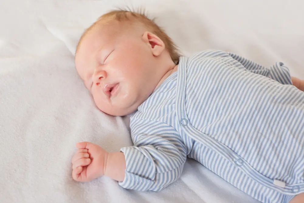 Spasme bébé qui dort : comprendre ce phénomène - May App Santé