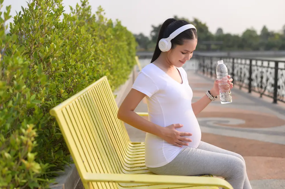 Envie d'uriner fréquente et ventre gonflé pendant la grossesse - May App Santé