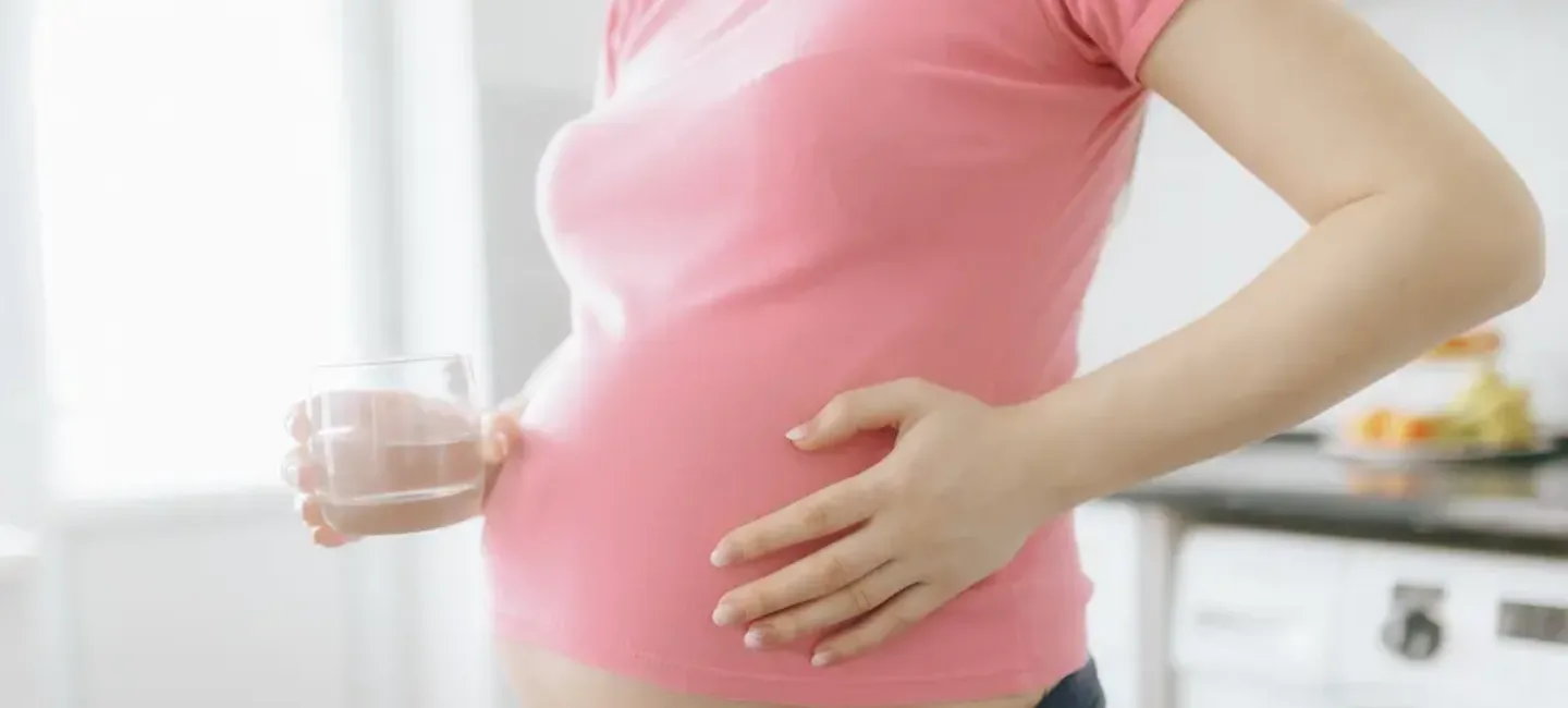 Envie d'uriner fréquente et ventre gonflé pendant la grossesse - May App Santé