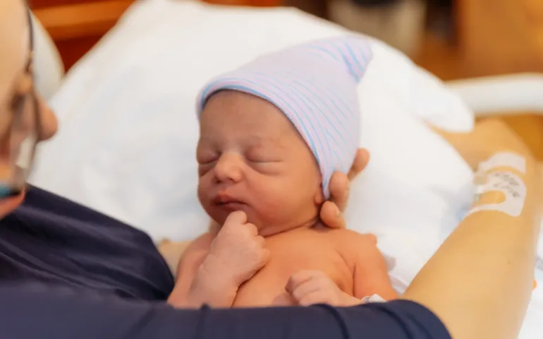 Réflexes archaïques du nouveau-né : comprendre leur rôle may app santé