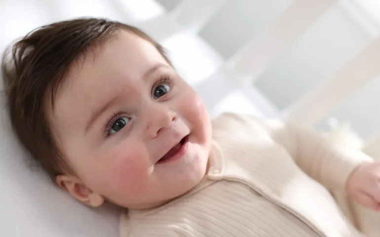 Bébé fait des “bruits de cochon” : causes et solutions may app santé