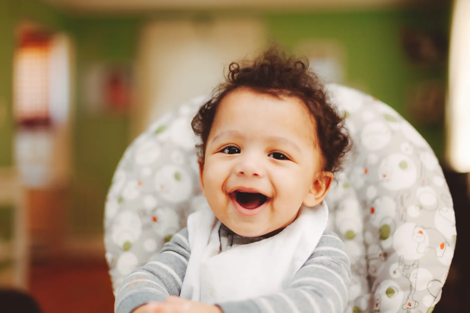 Prénom pour un bébé arc-en-ciel : les 15 plus beaux may app santé