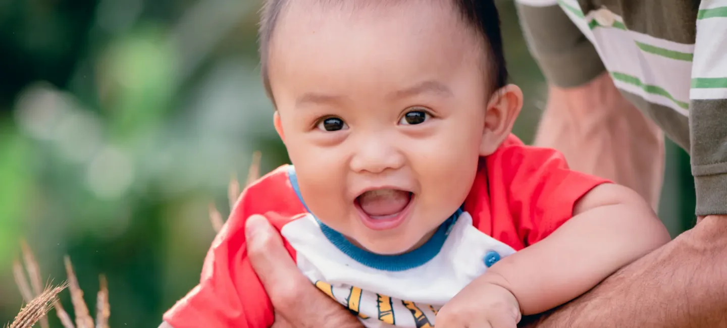 Prénom pour un bébé arc-en-ciel : les 15 plus beaux may app santé