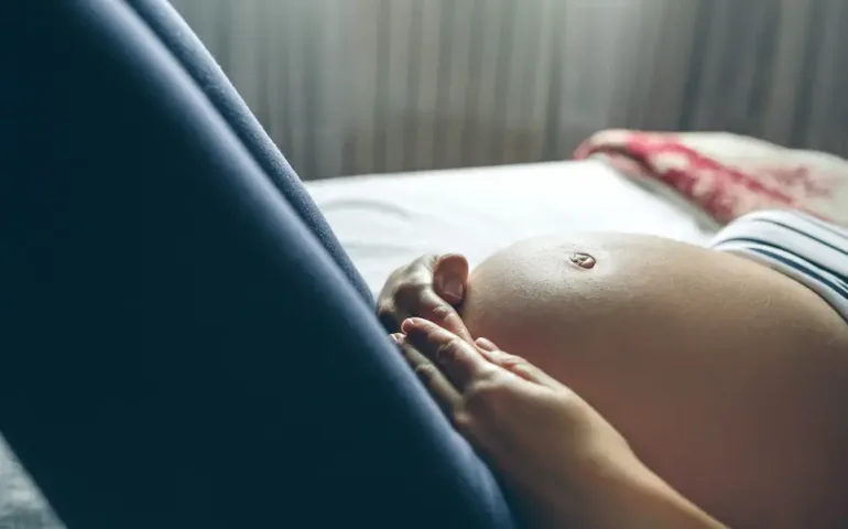 Bébé qui bouge à intervalles réguliers : comprendre les mouvements de votre bébé - May App Santé