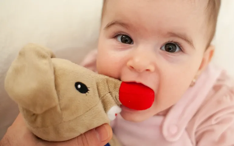 Boutons autour de la bouche chez le bébé : que faire ? may app santé