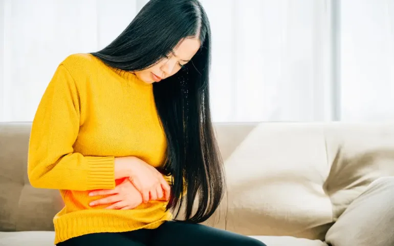 Douleur aine nidation : comprendre ce symptôme précoce - May App Santé