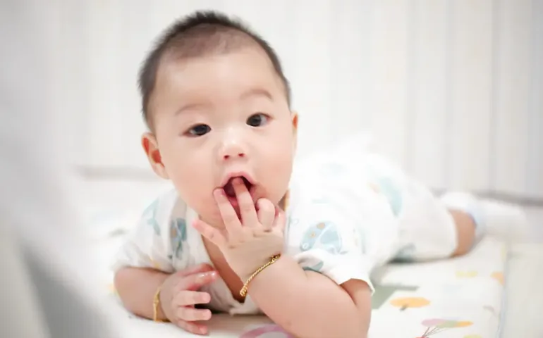 Mon bébé de 1 mois bave beaucoup - May App Santé