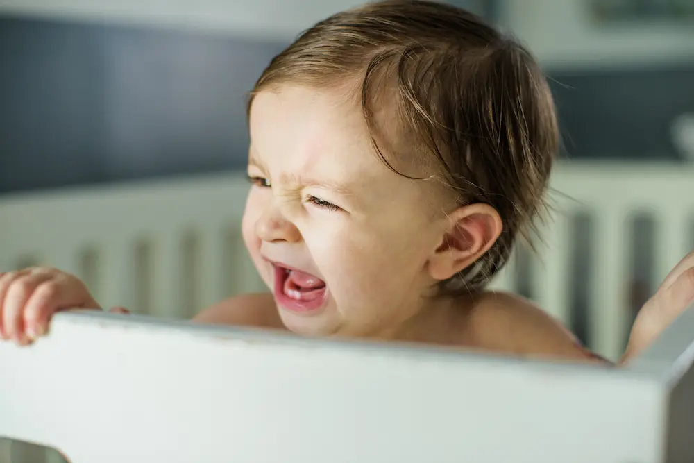 Enfant de 18 mois qui tape - May App Santé