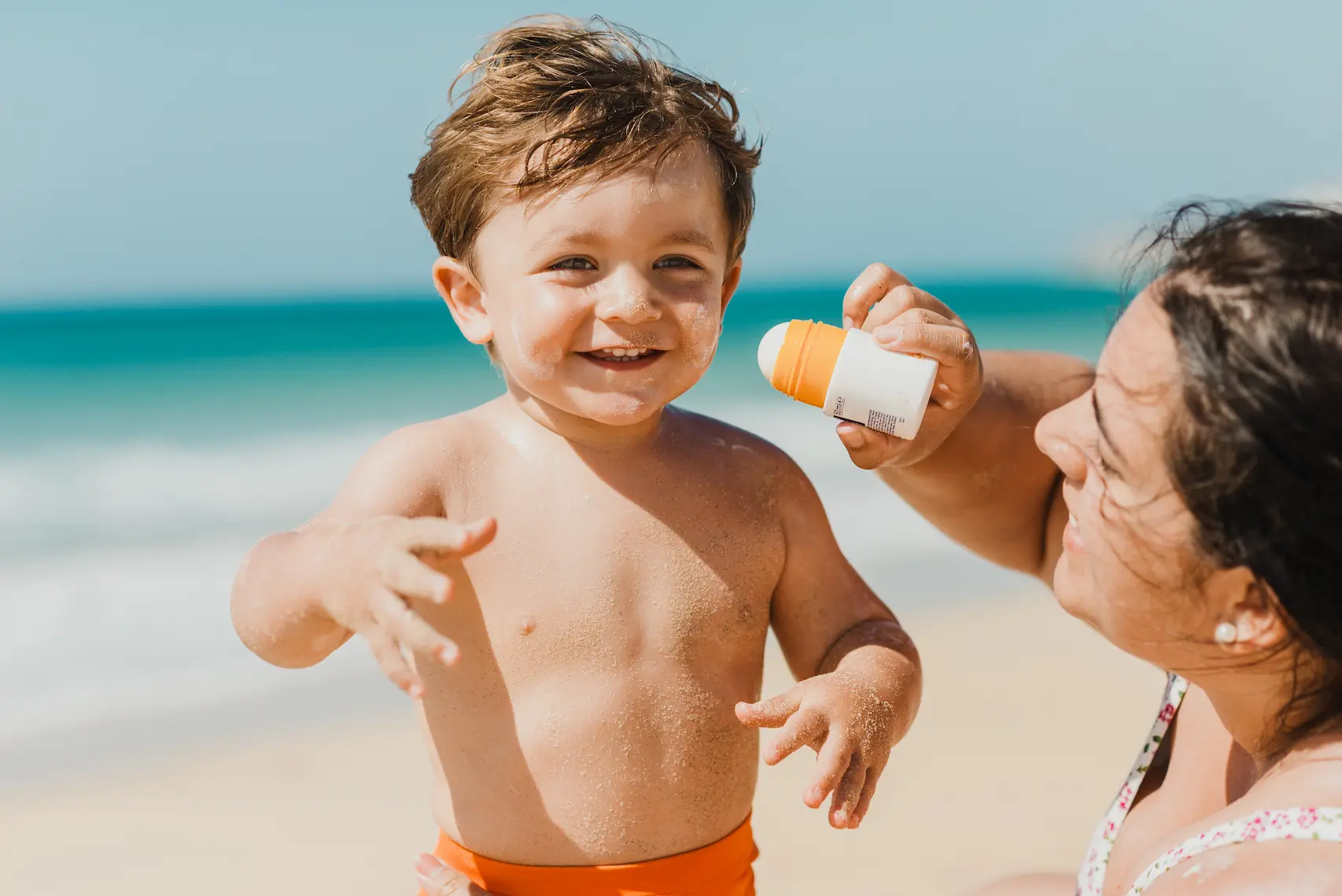 Crèmes solaires bébé : comment choisir une protection adaptée ? may app santé