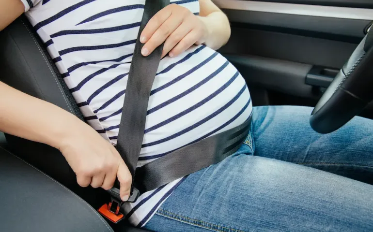 Faire de la route enceinte : conseils et précautions essentielles - May App Santé