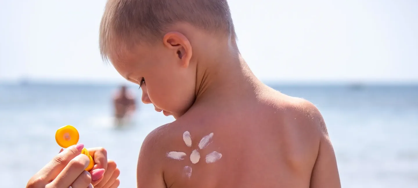 Crèmes solaires bébé : comment choisir une protection adaptée ? may app santé