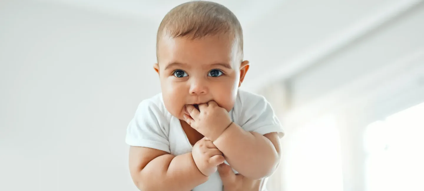 1ère dent de bébé : point blanc sur la gencive, que faire ? may app santé