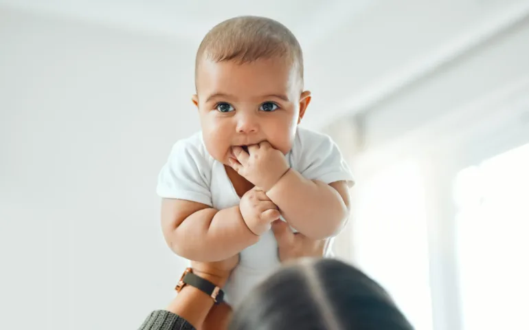 1ère dent de bébé : point blanc sur la gencive, que faire ? may app santé