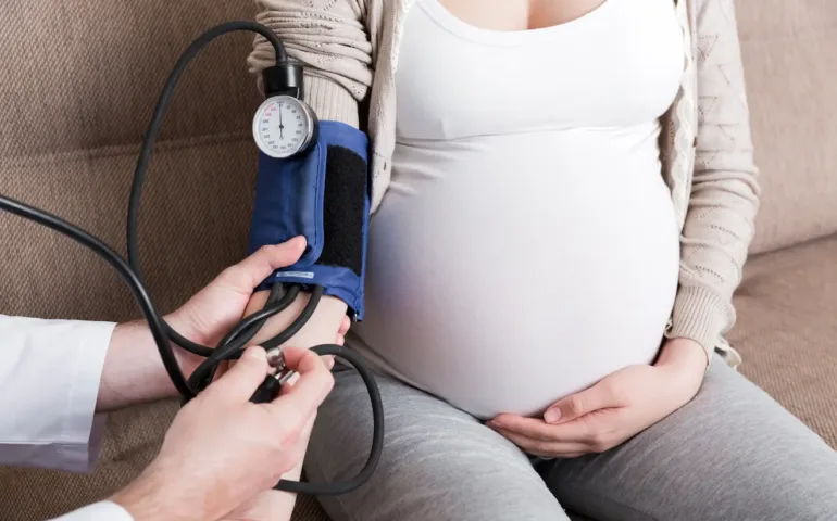 Chute de tension enceinte : causes, symptômes et solutions may app santé