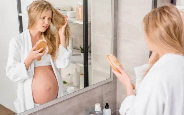 Cheveux gras pendant la grossesse : pourquoi ? may app santé