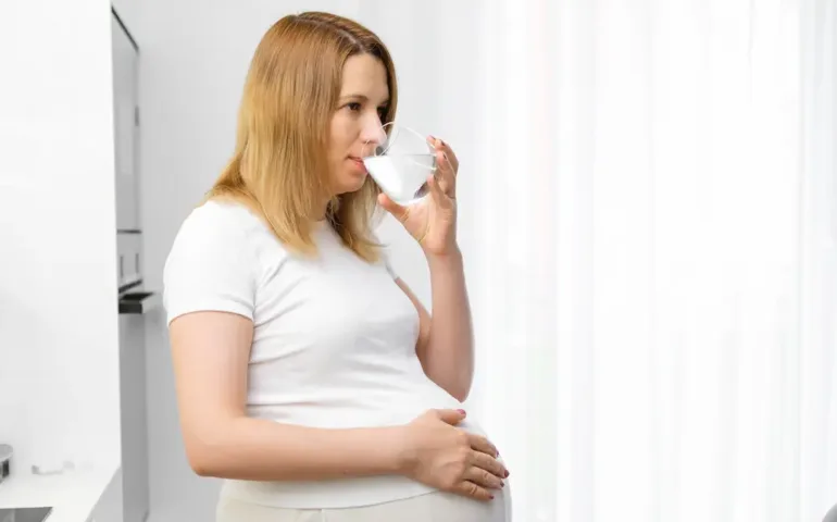 Goût amer dans la bouche enceinte : causes et solutions - May App Santé