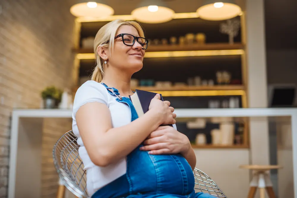 Coloration cheveux enceinte : quelles pr&eacute;cautions prendre ? - May App Sant&eacute;