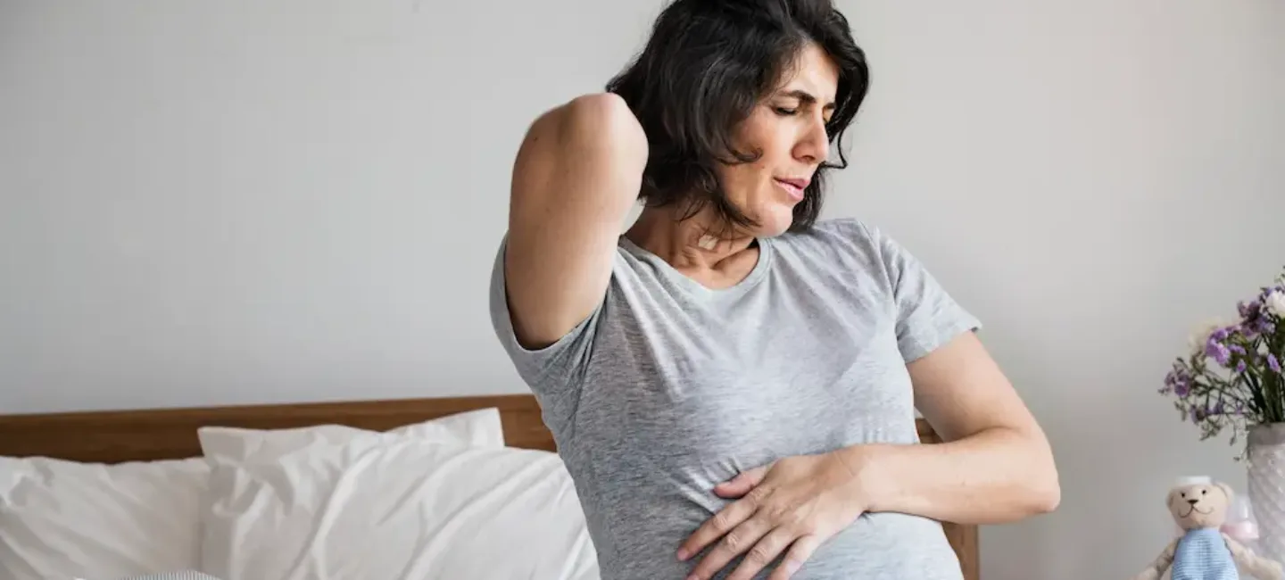 Douleur aisselle grossesse : causes, symptômes et solutions - May App Santé