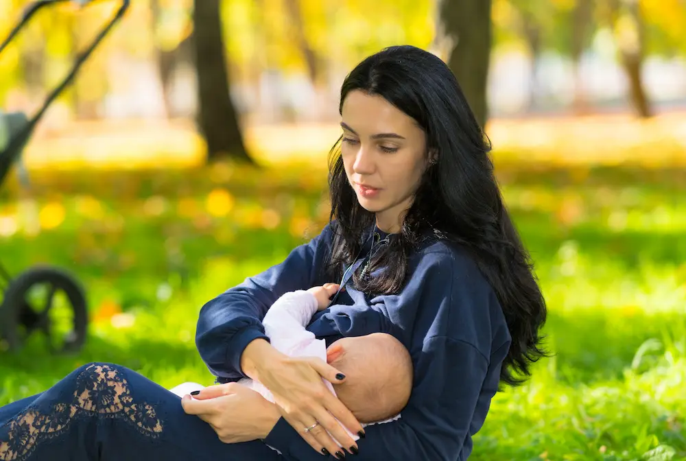 Tisane anti-colique allaitement : comment soulager naturellement les coliques de votre bébé ? 2 Tisane anti-colique allaitement : comment soulager naturellement les coliques de votre bébé ? - May App Santé
