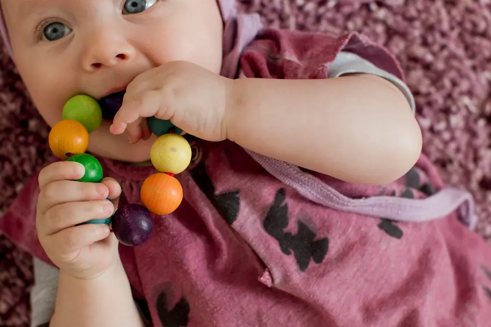 Bébé 8 mois pas de dent : est-ce normal ? 4 Bébé 8 mois pas de dent : est-ce normal ? May App Santé