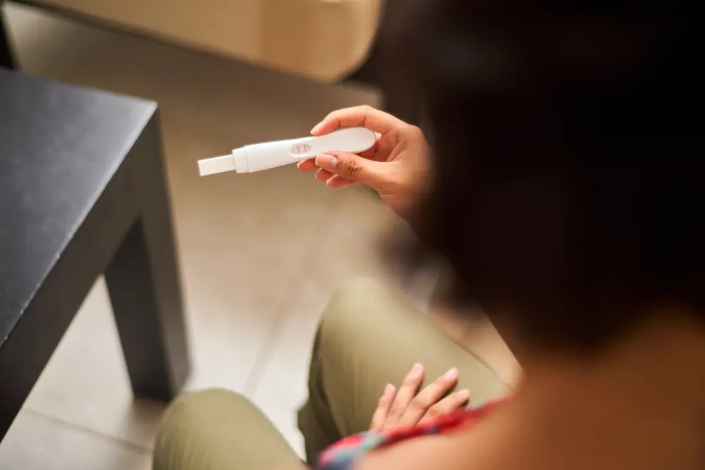 Que faire en cas de test de grossesse positif ? 1 Que faire en cas de test de grossesse positif ? - May App Santé